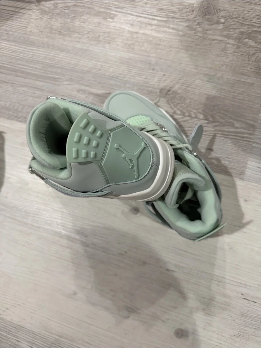 Air-inspired Men's Retro High-Top Sneakers in Light Sage